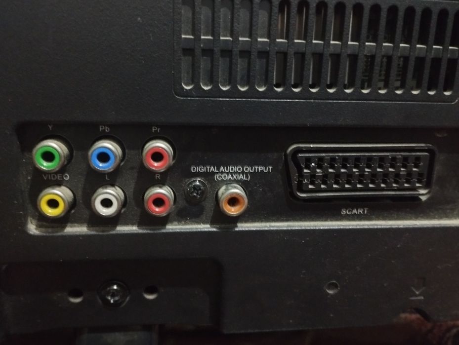 Продам телевизор на запчасти