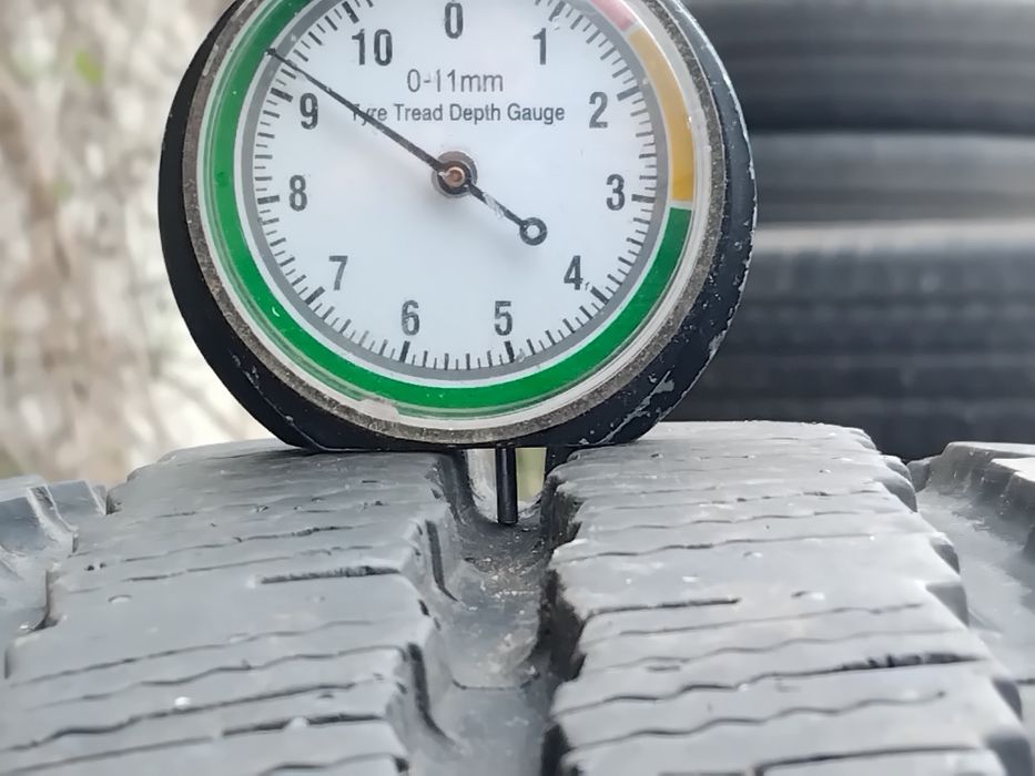 Бусови гуми 225 75 16 C Ц Maxmiler wt2 cargo от Мишелин. Налични са 2 броя - нов внос. Не са нови! Посочената цена е за един брой гума.