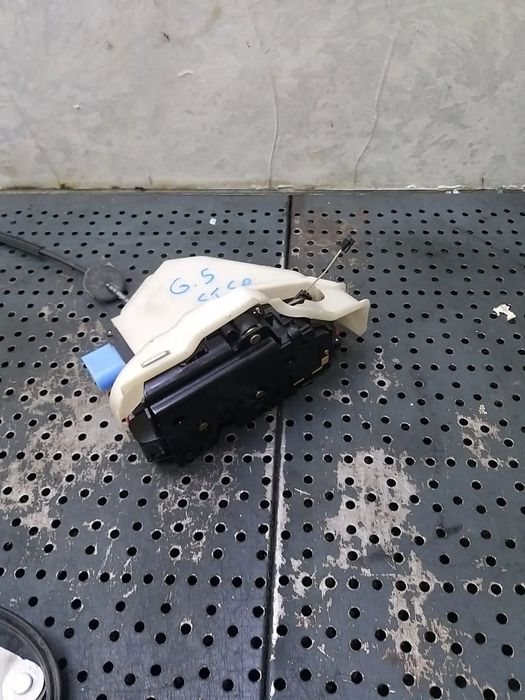 Broasca usa stanga spate vw golf 5 1k