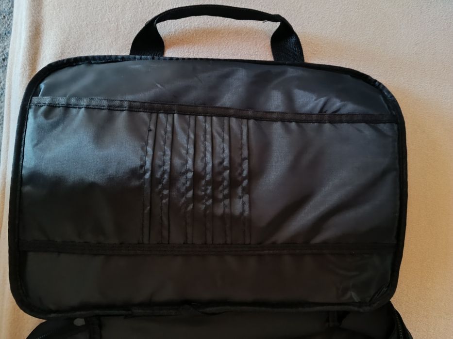 Vând Geantă PS5 cu buzunare pentru controllere și multe altele!