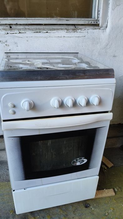 Продам газовую плиту Б/У