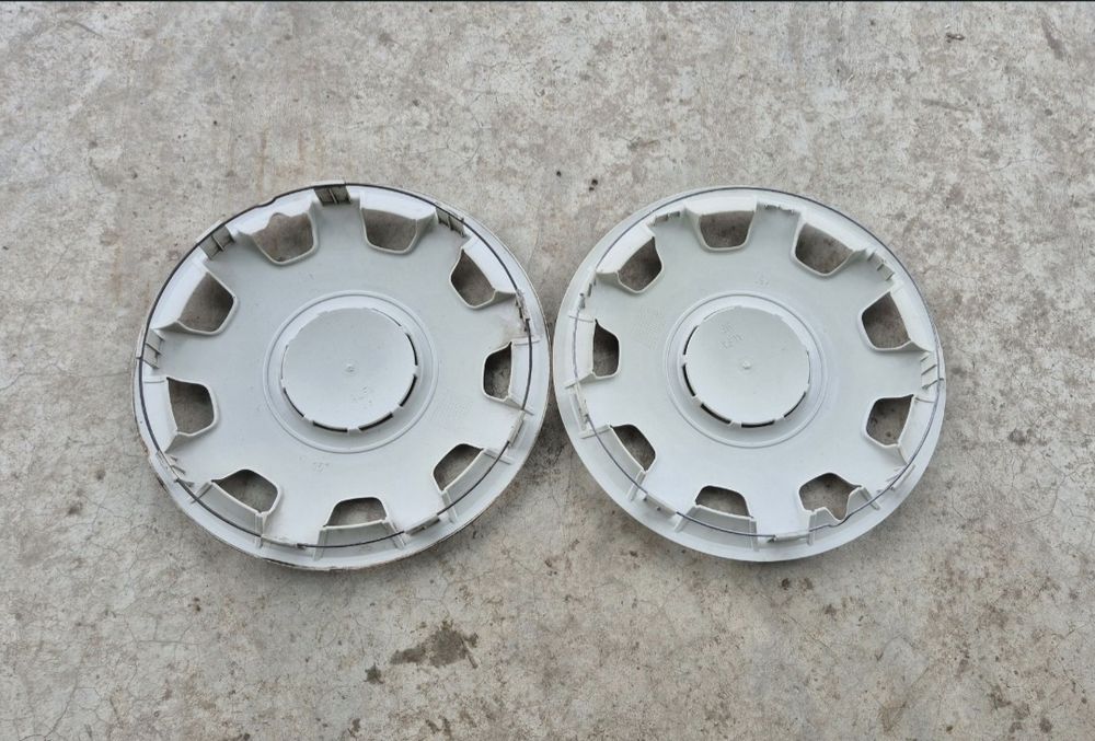 Vând două capace de Hyundai R16