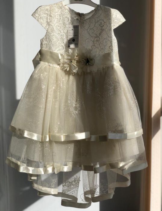 Продам детские платья.