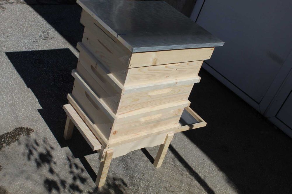 Пчелни кошери и рамки