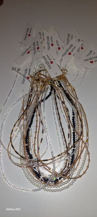 Подарки чокеры и браслеты.