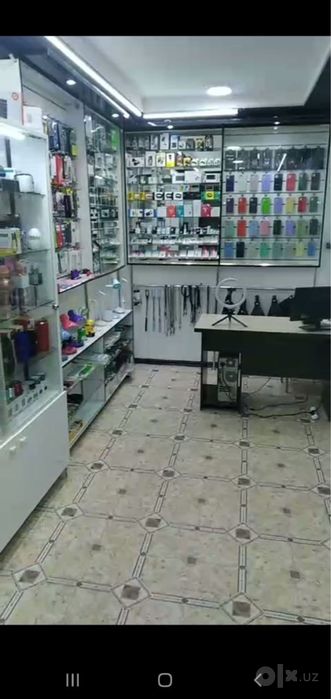 Magazin uchun mebel vitrina