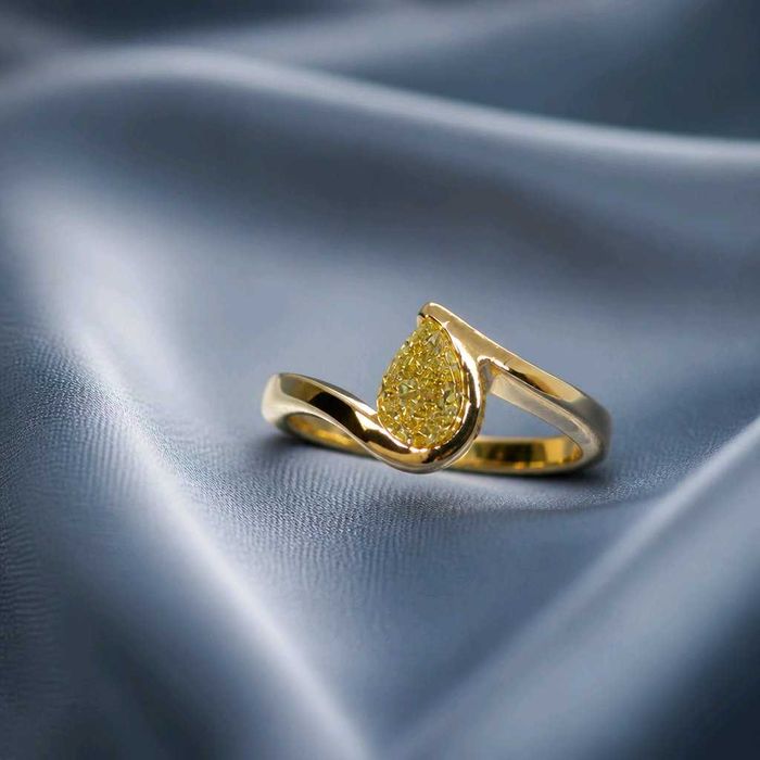 Дамски пръстен от 14К жълто злато с естествен Fancy Light Yellow жълт диамант 0.41 ct VVS2 – ръчна изработка, 3.56 г, размер 52
