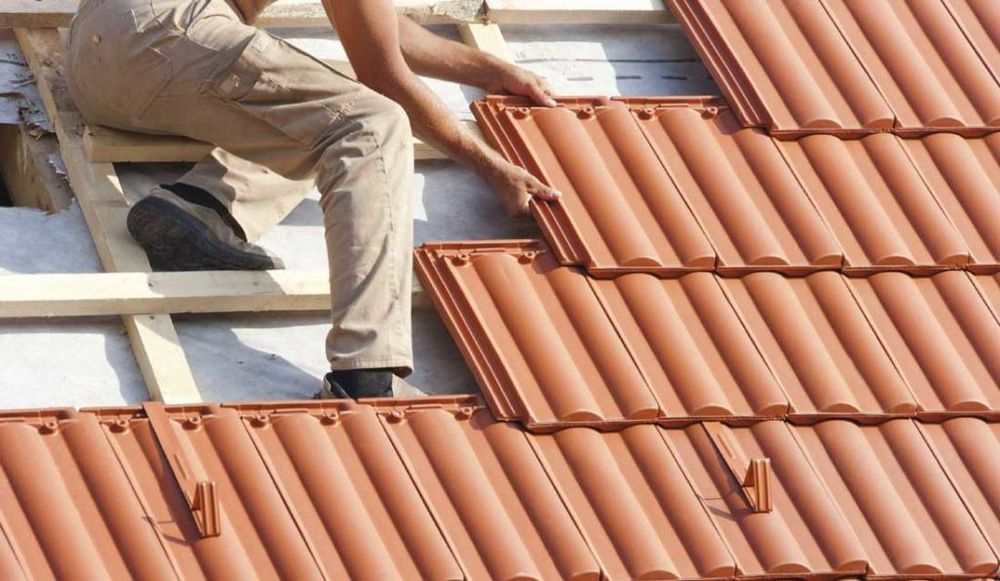 Firmă specializată. 
Executăm sau modificăm 
orice tip de Acoperisuri.