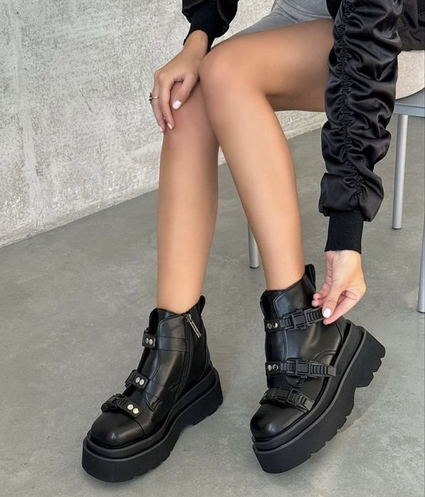 Крутые и модные ботинки