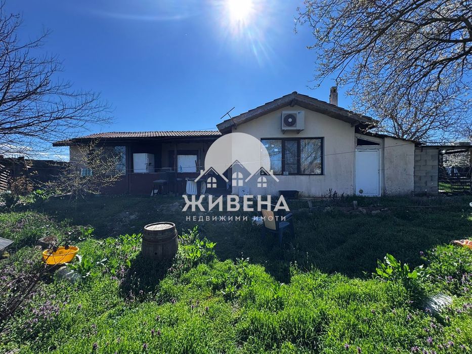Продава едноетажна къща - 100 кв.м, с.Аврен, двор 1680 кв.м