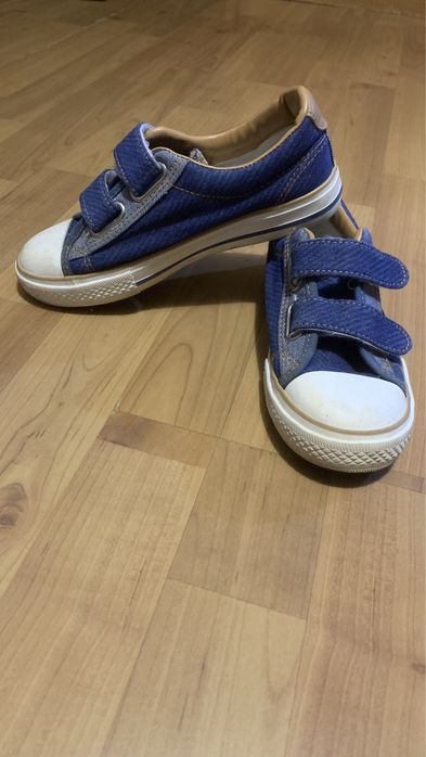 Детски спортни обувки