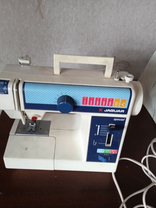 Швейная машинка Ягуар