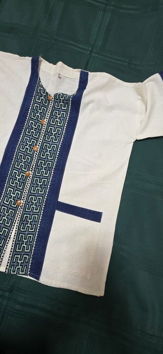 Рубашка мужская с вышивкой.