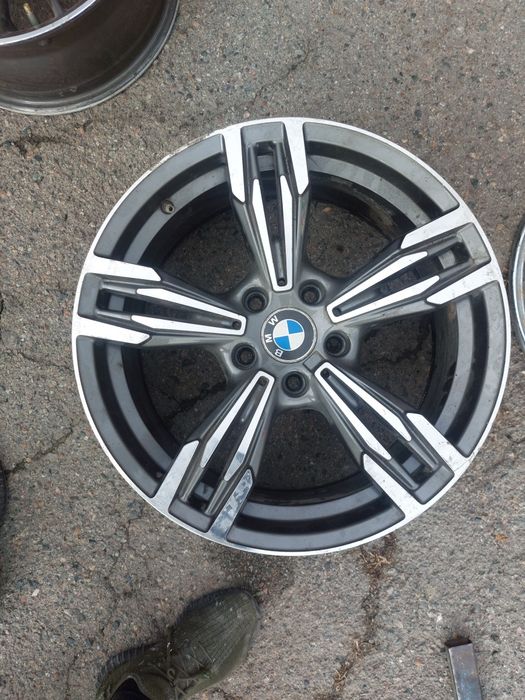 Продам диски р18 на BMW.