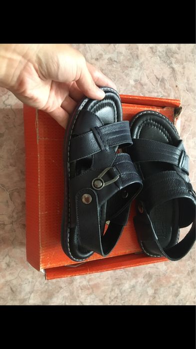 Продам новые сандалии