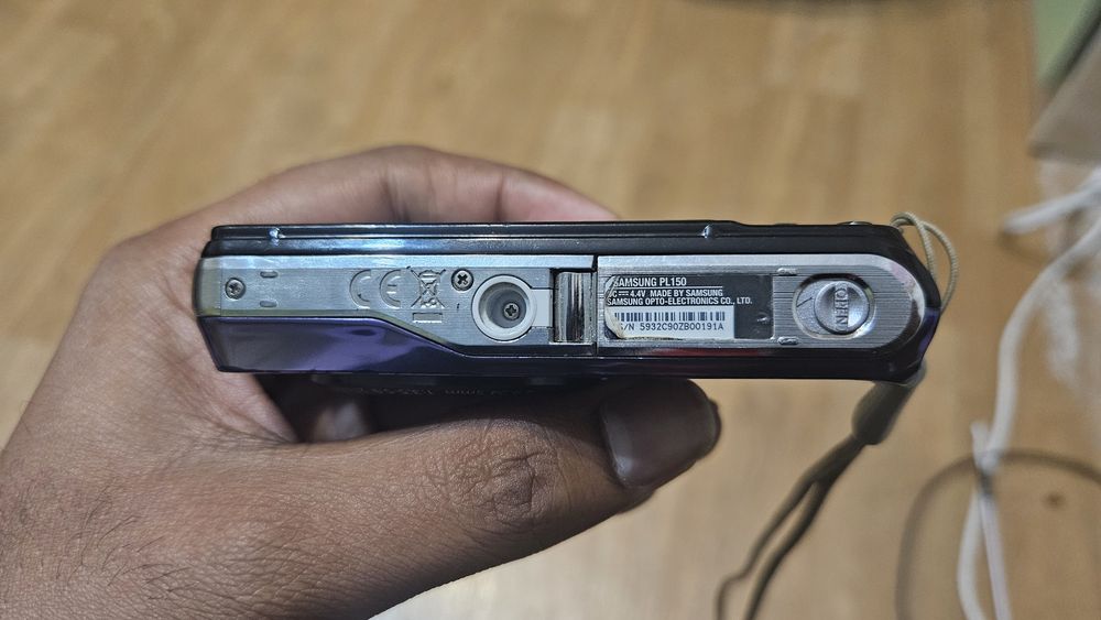 samsung PL150 camera