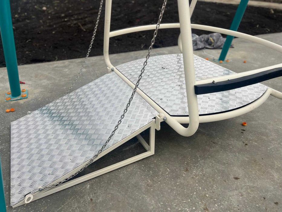 Leagan pentru copii cu dizabilitati