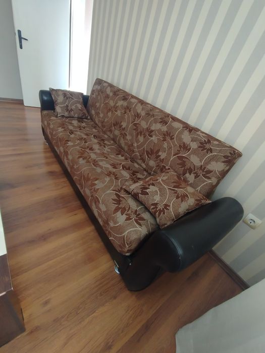 Подарявам Диван разтегателен в добро състояние