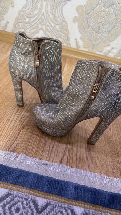 Продам женскую обувь