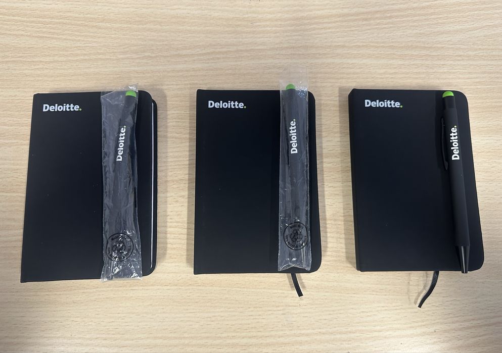 Carnețele Deloitte nou-nouțe, pixul gratuit cadou