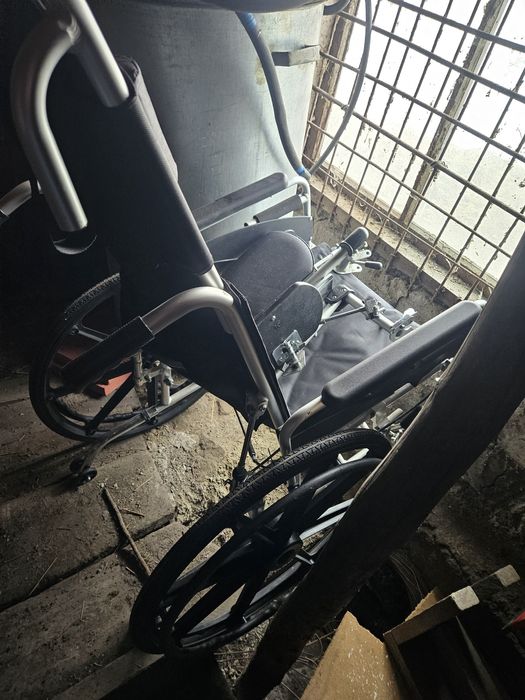 Инвалидное кресло .