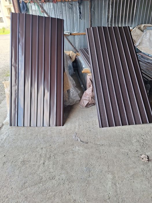 Tabla cutata colorata și zincata