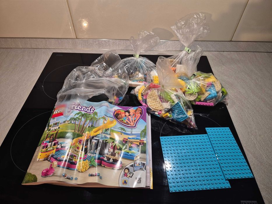LEGO Friends Petrecerea la piscina a Andreei 41374, 468 piese - ocazie