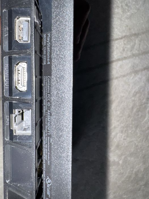 PlayStation 4 revision "Slim" 1TB 2215B