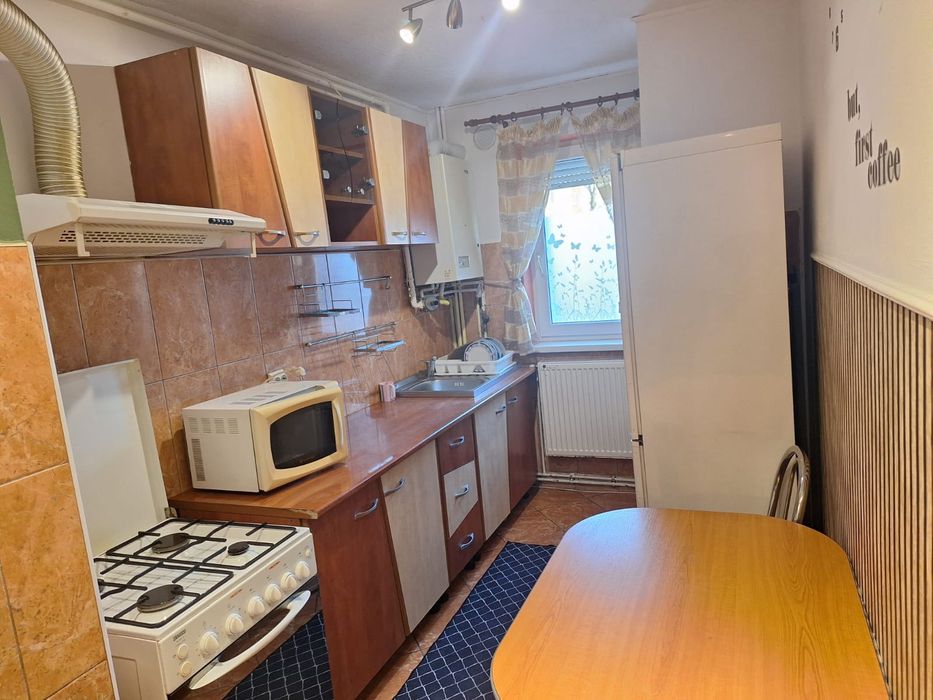 Închiriez apartament 2 camere