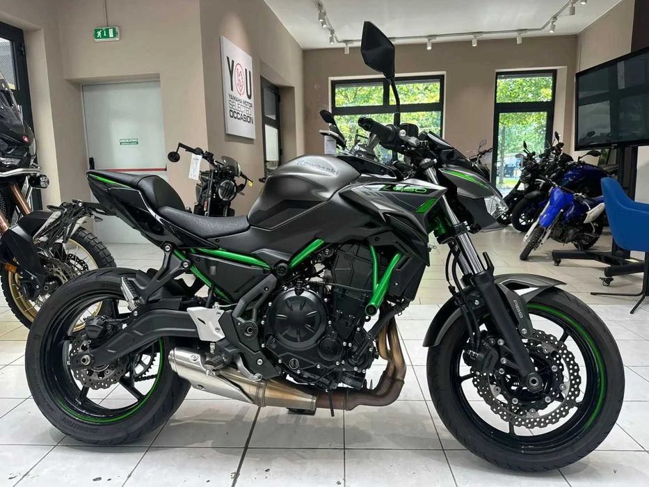 Motocicleta Kawasaki Z 650 ABS 2023