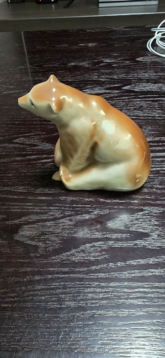 Българска порцеланова статуетка фигура Мече