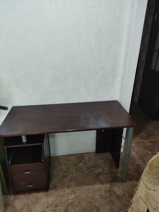 Компьютерный стол (с ящиками)