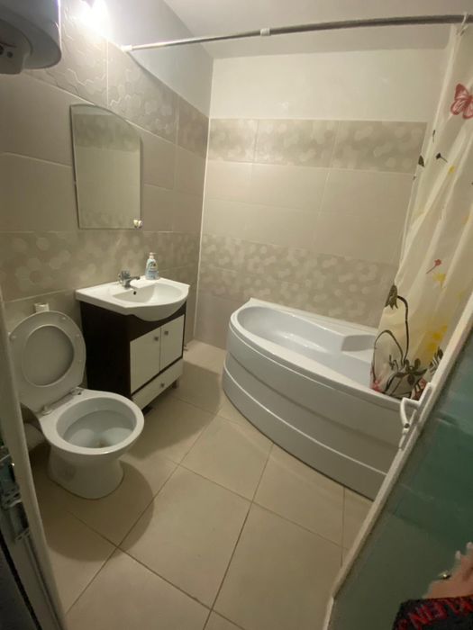 Vând apartament 3 camere- Str. Babadag