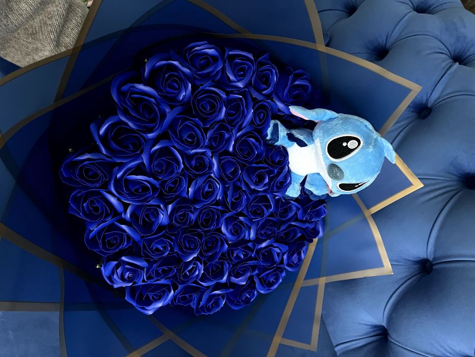 Buchet trandafiri sapun imperiali cu sclipici/ initiala stitch ursulet