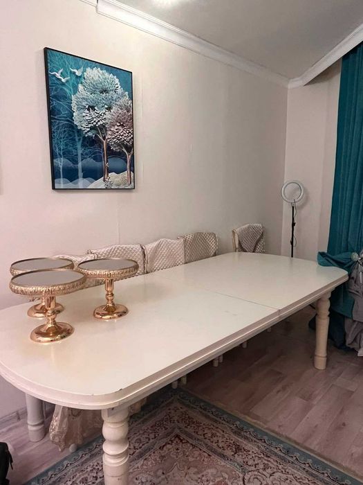 Продам гостиной стол со стулями