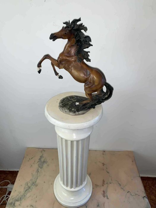 Pedestal alb pentru flori/statuie etc decor