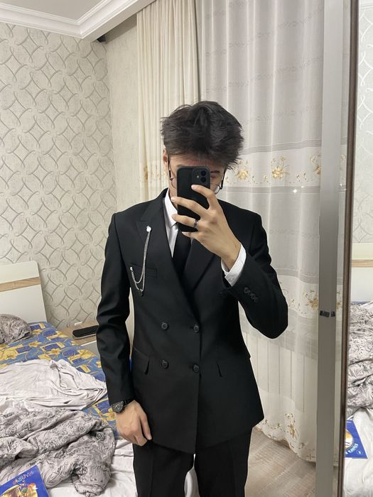 Черный костюм двухбордный