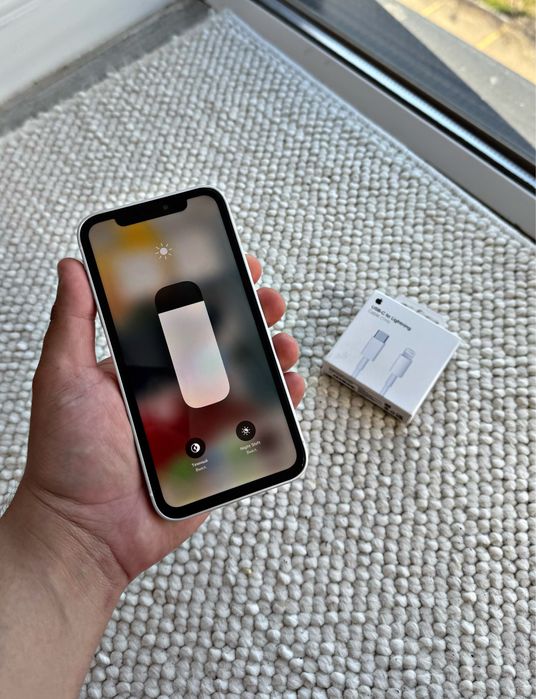  оригинальный  iPhone 11 в корпусе 17 PRO