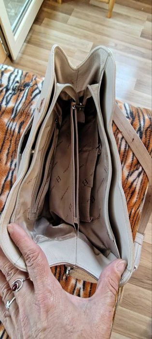 Продавам дамски чанти естествена кожа
