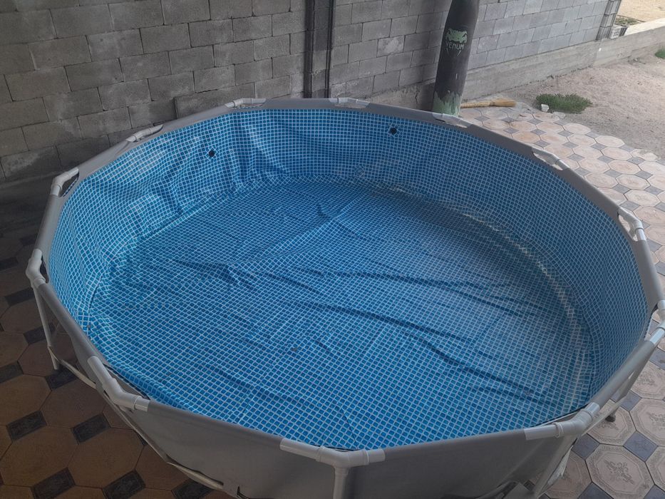 Бу бассейн пользовались один раз