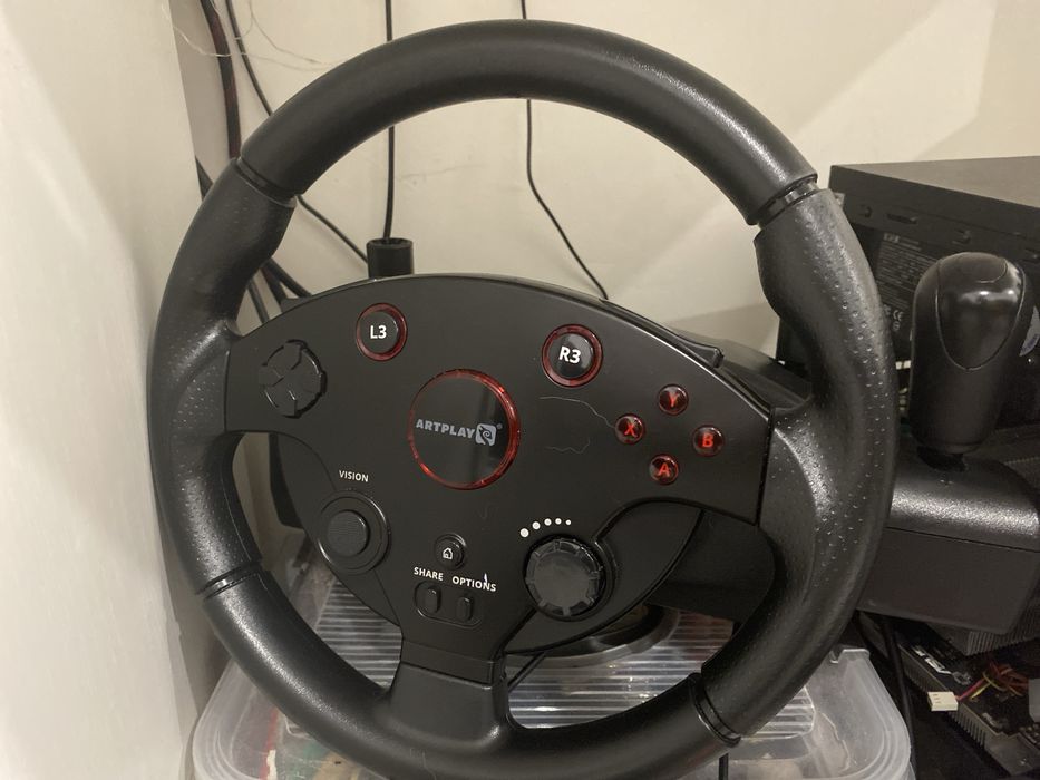 Игровой руль с педалями