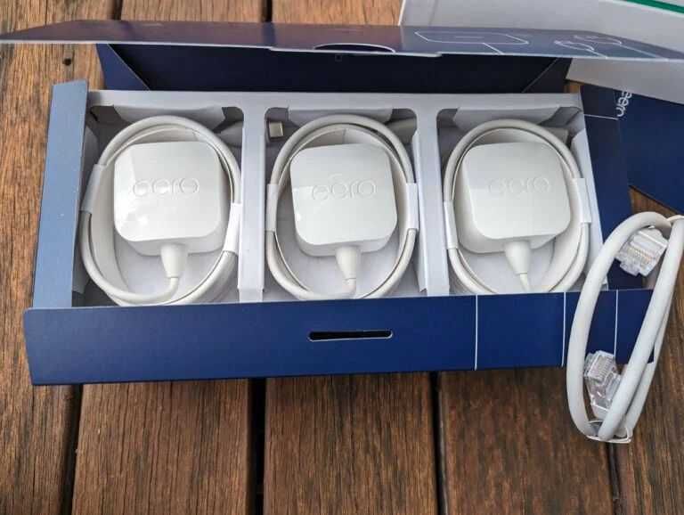 Set 3 dispozitive Mesh eero  cu suport Zigbee, Thread
