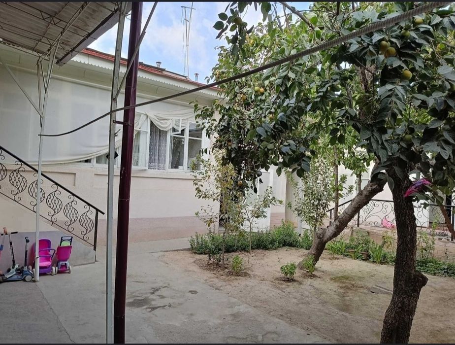 Uy sotiladi dombrabotda