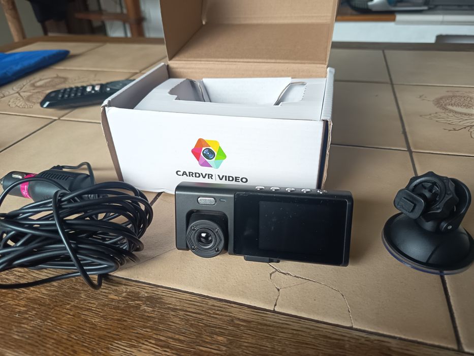 Vând camera auto nouă