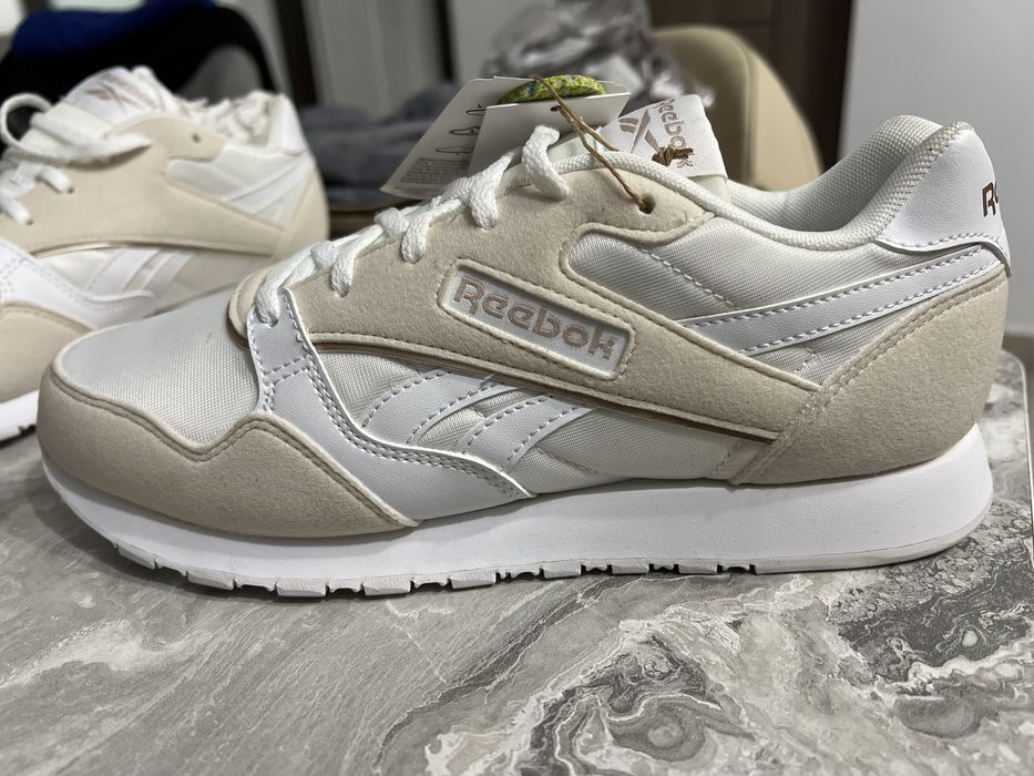 Vand adidasi dama reebok