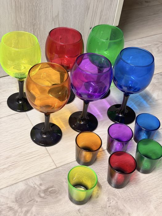 Бокалы и рюмки красивые.