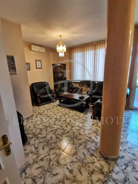 Продава се Четиристаен апартамент в Пловдив, Център - 193 кв.м за 1814 €/кв.м - Снимка #4