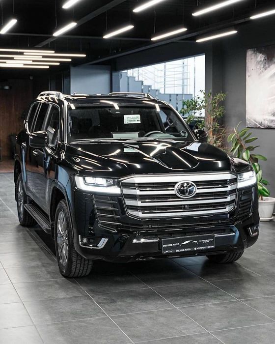 Поездки на комфортабельном и безопасном TOYOTA 300 с опытным водителем