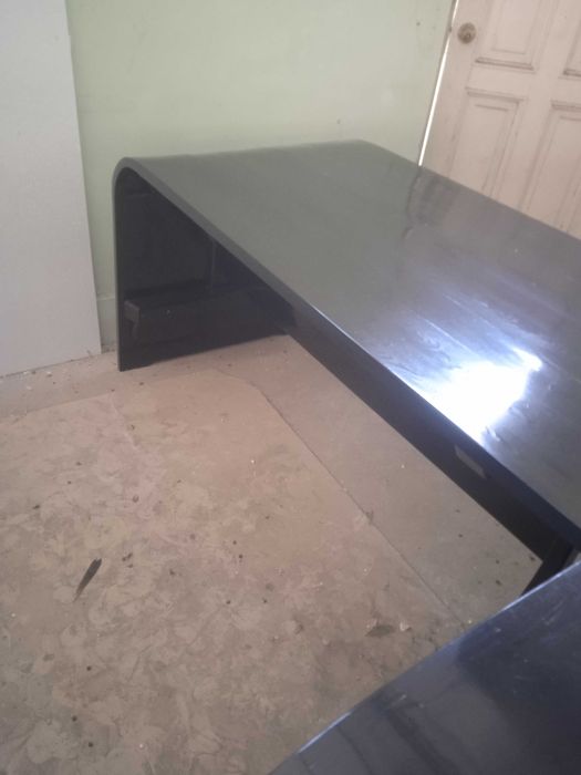 Стол для офиса из дерева