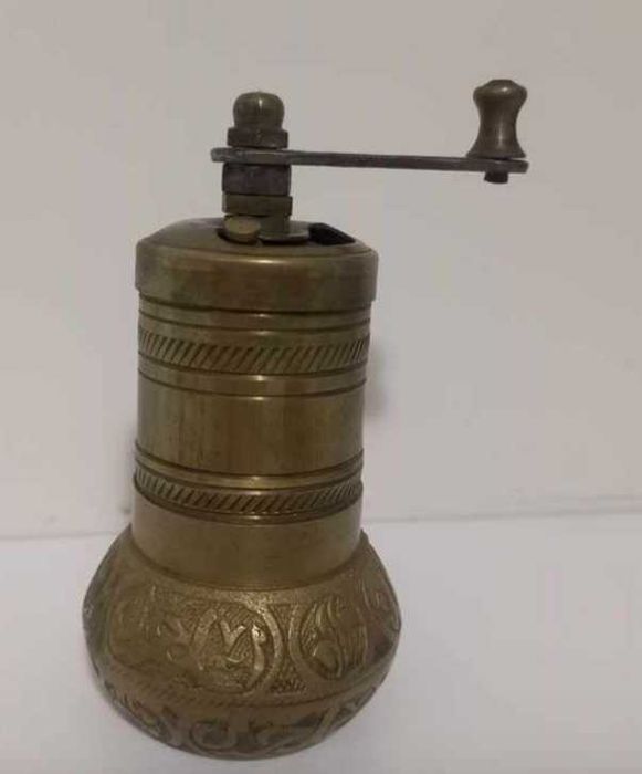 Стара Османска бронзова мелничка за черен пипер кафе мелница
